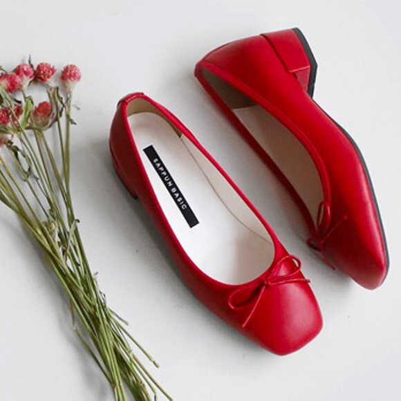 NEW Salines Low Heel shoes  - Size 8.5 - Picture 1 of 4